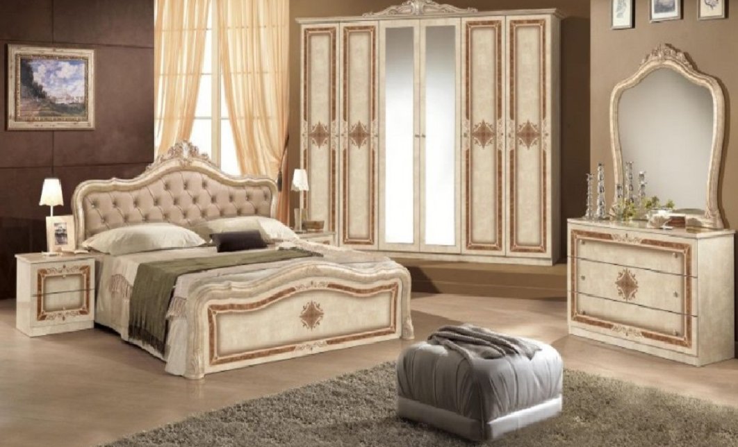 Mobilier clasic din lemn masiv cu ornamente deosebite